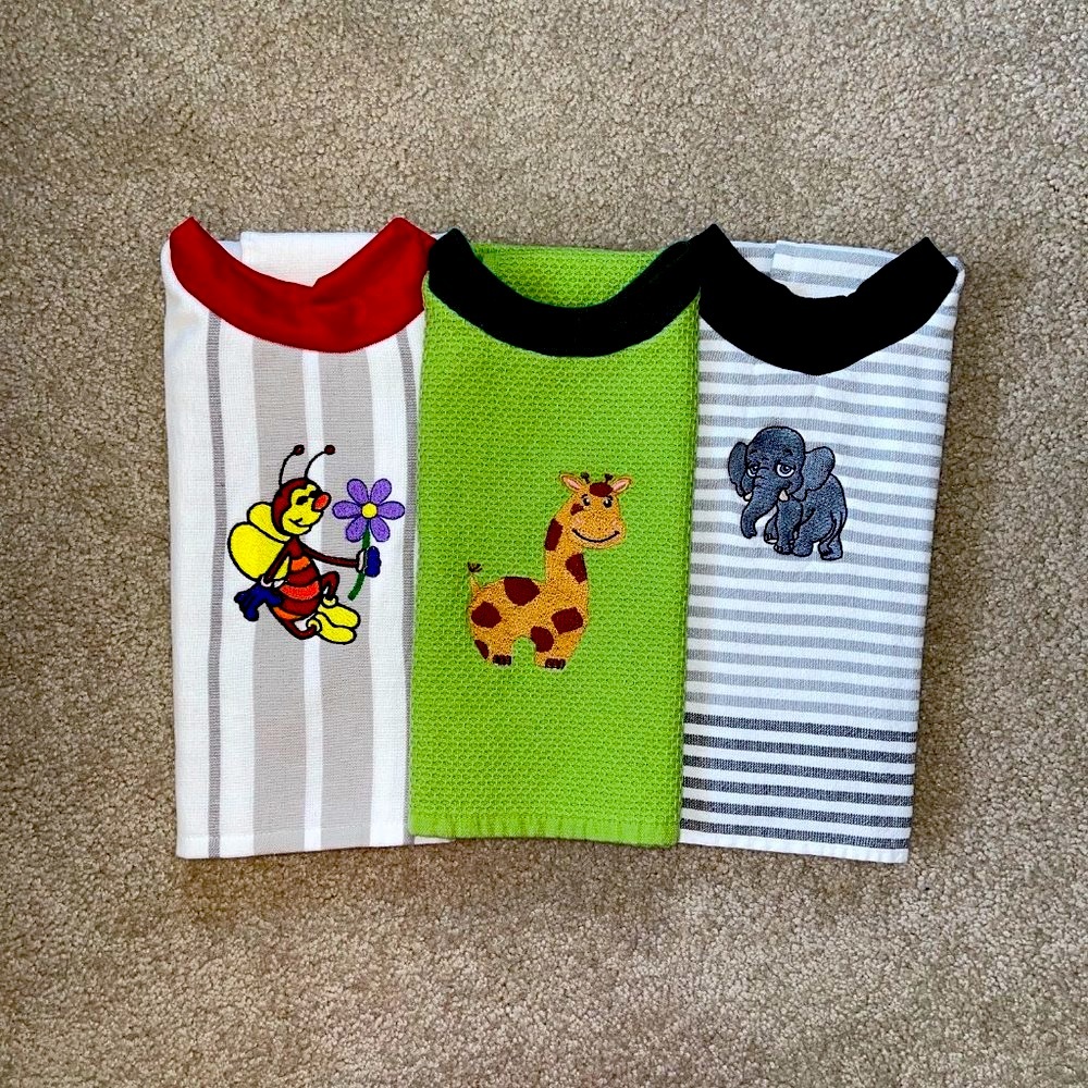 NWOT Baby Towel Bibs Embroidered 3 Pk Age 1-5